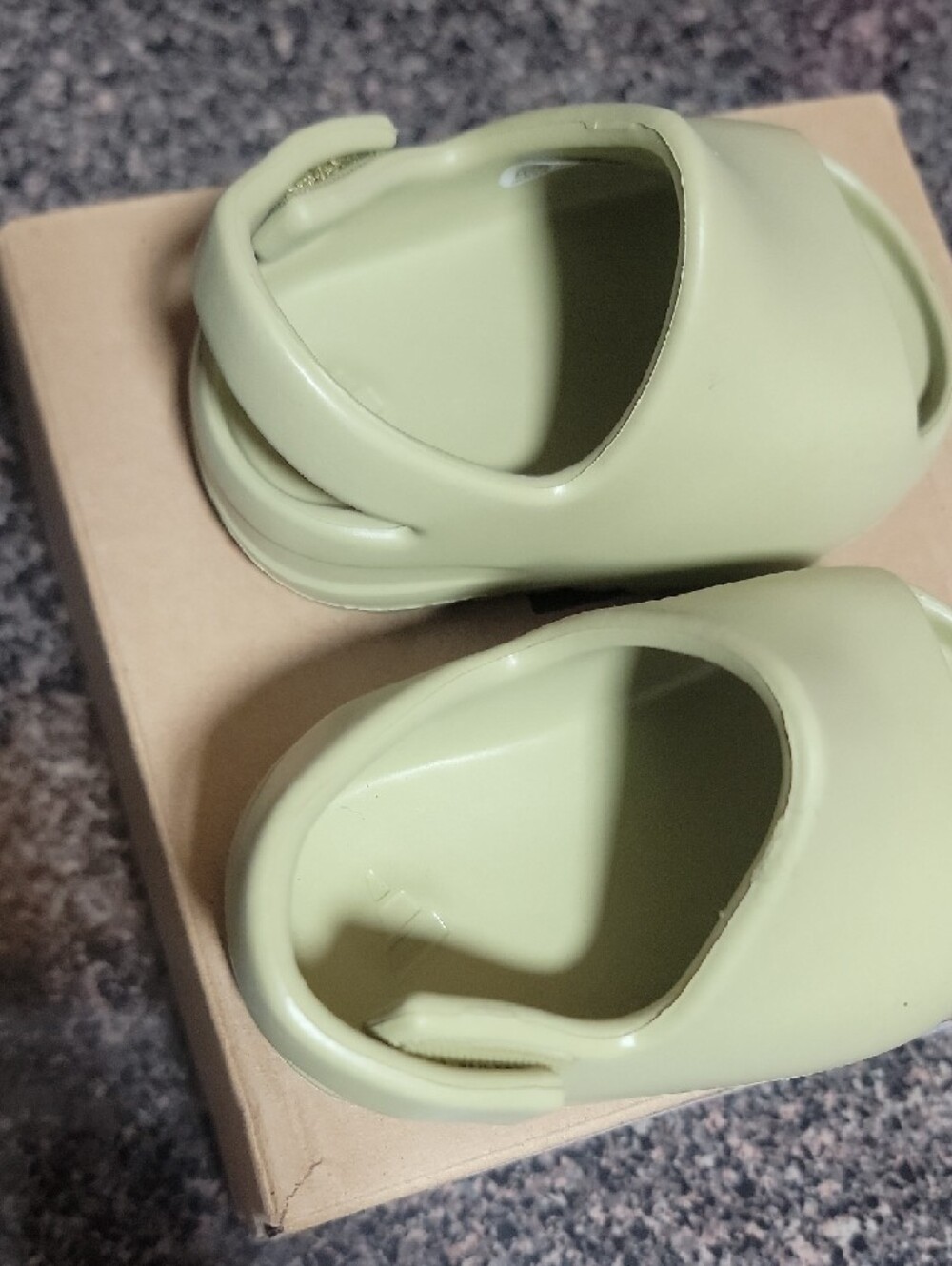 Adidas Infant Yeezy Slide Size 4k - Picture 4 of 15